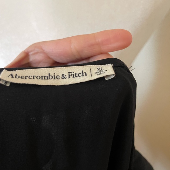 Abercrombie & Fitch Elegant Black Blouse Ruffle V Neck Size xl - Picture 7 of 7